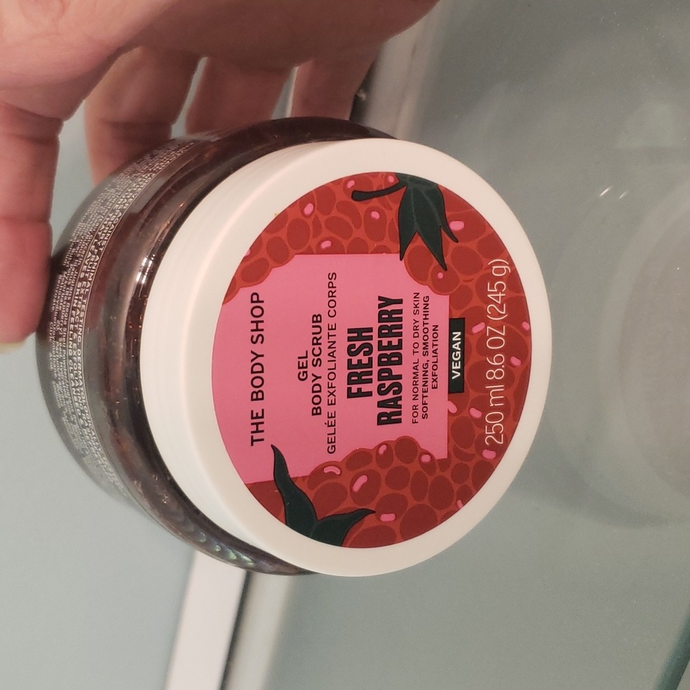 FRESH RASPBERRY GEL BODY SCRUB